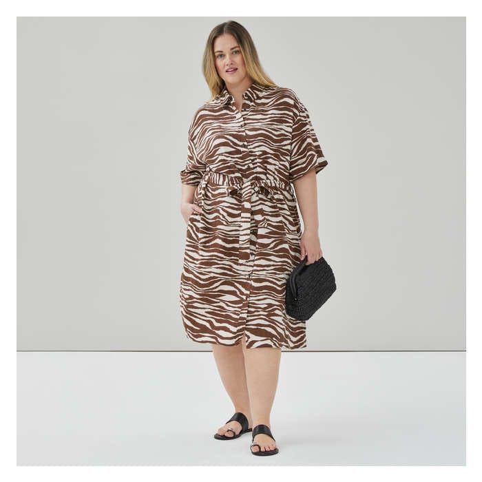 Aux Femmes Robe midi boutonnée en lin mélangé Femmes+ - Brun Foncé